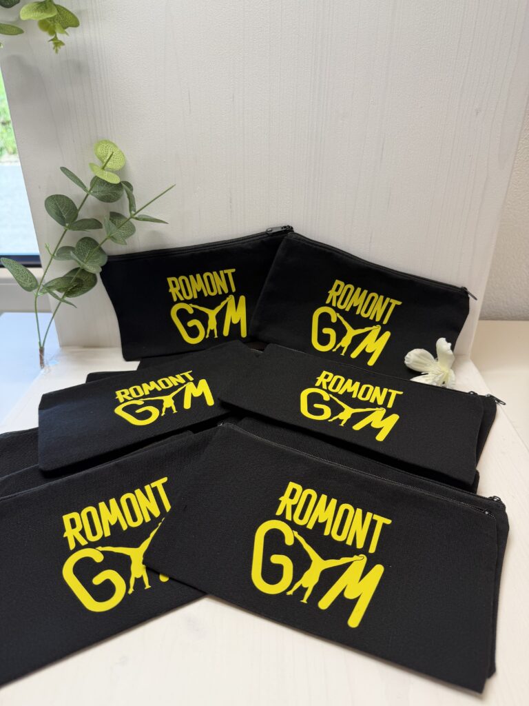 Création sur mesure Cyntia Créations — pochettes personnalisées pour la société Romont Gym