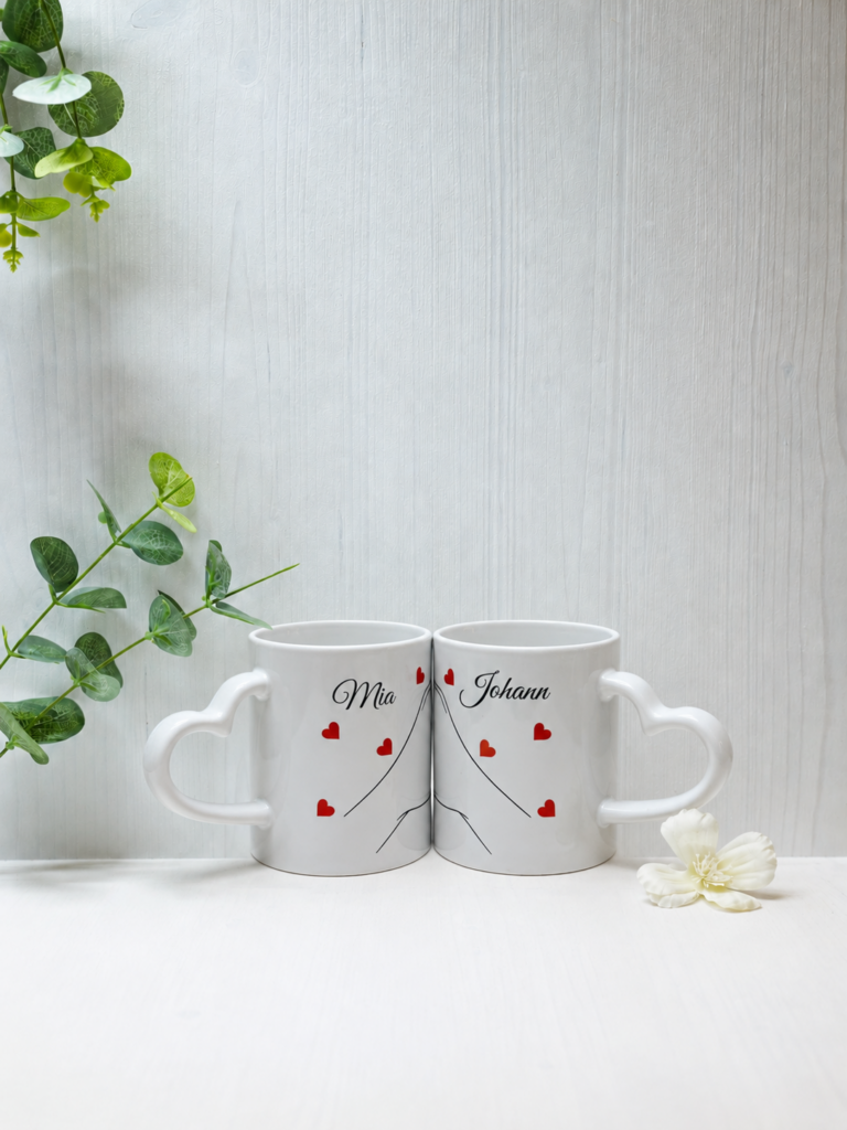 Création sur mesure Cyntia Créations — duo de tasses anse cœur