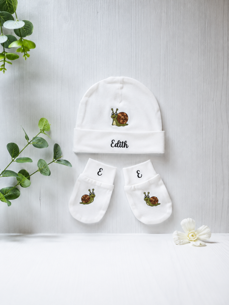 Ensemble bonnet et moufles bébé personnalisé — Cyntia Créations